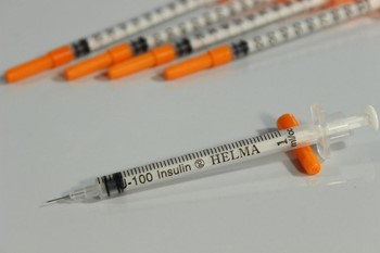 سرنگ انسولین حلما مدل یکپارچه G30 بسته بندی تک عددی HELMA